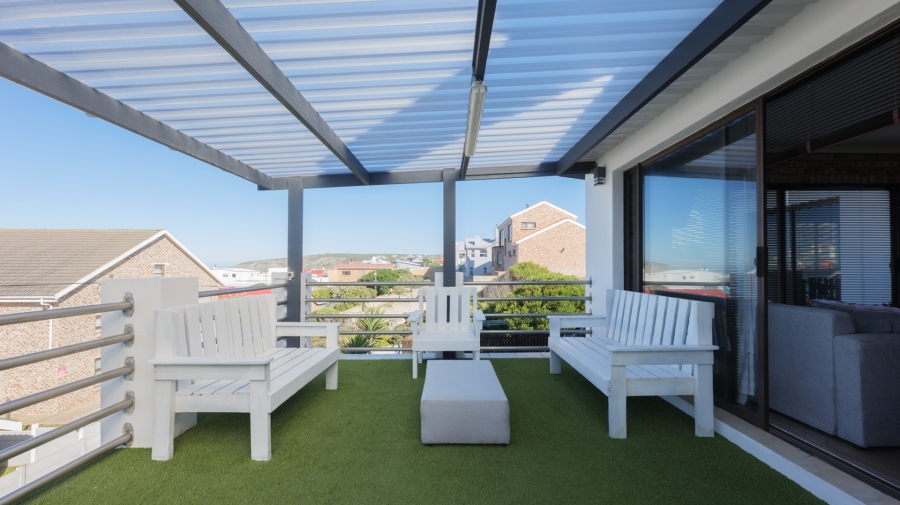 4 Bedroom Property for Sale in Oceanview Heights Western Cape